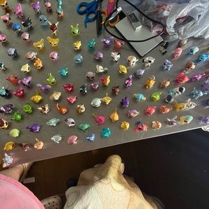 Bundle of littlest pet shop figures